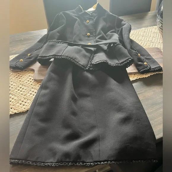 Holt Renfrew Vintage Black Wool Jacket & Skirt Set Size 6 Excellent - Picture 8 of 15